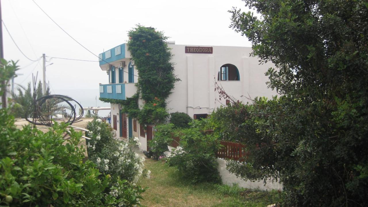 Theodora Apart otel Makrýgialos Dış mekan fotoğraf