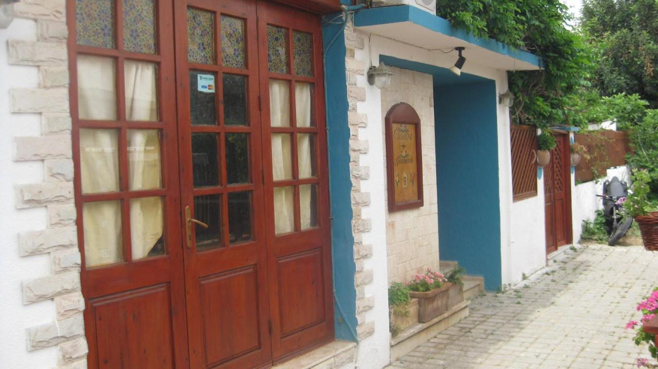 Theodora Apart otel Makrýgialos Dış mekan fotoğraf